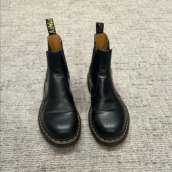 Dr. Martens 2976 SLIP RESISTANT
Leather Chelsea Boots 10 - Picture 2 of 6